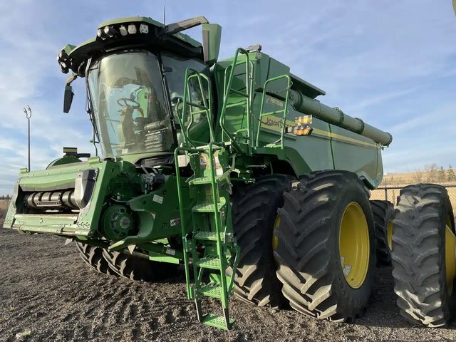 2024 John Deere X9 1000 Batteuse