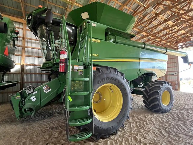 2019 John Deere S790 Batteuse