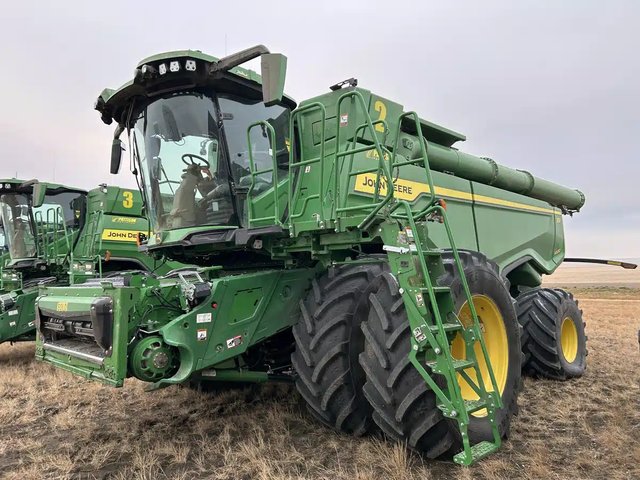 2023 John Deere X9 1000 Batteuse