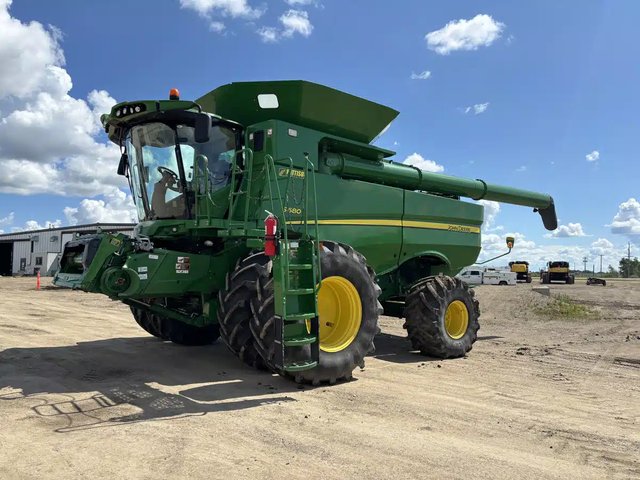 2015 John Deere S680 Batteuse