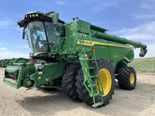 2023 John Deere X9 1000 Batteuse
