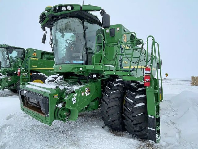 2024 John Deere S780 Batteuse