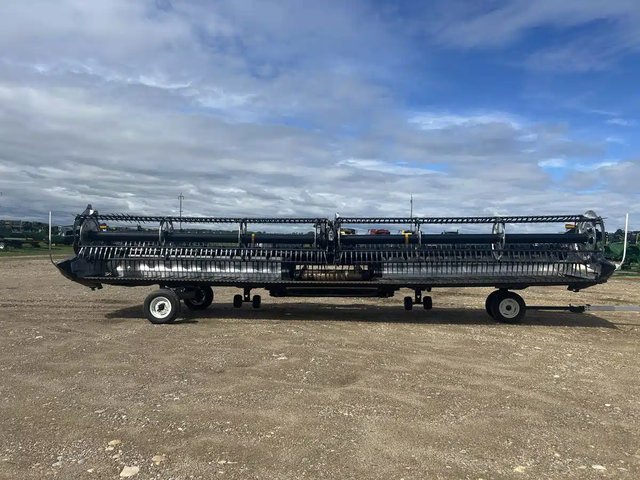 2023 MacDon FD235