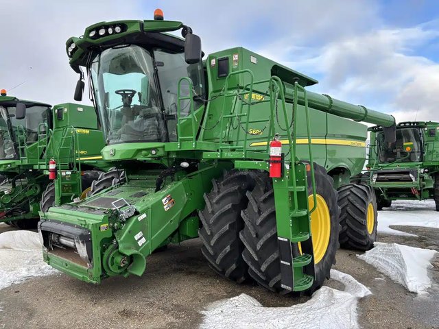 2015 John Deere S680 Batteuse