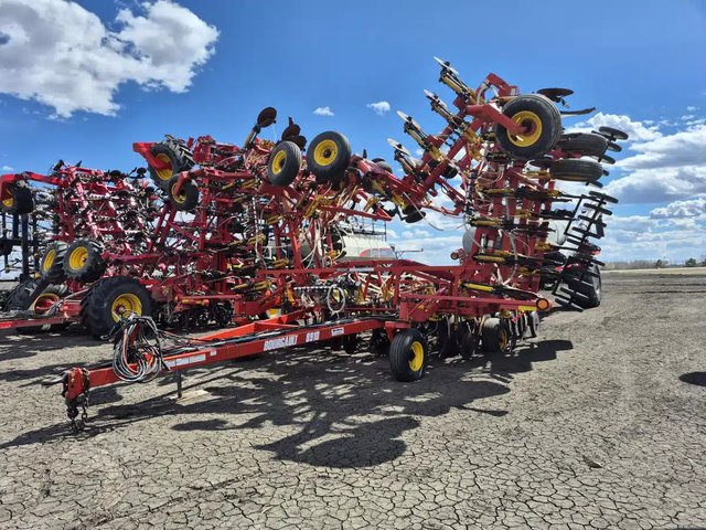 2013 Bourgault 8910 Cultivateur