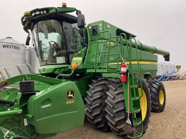2018 John Deere S790 Batteuse