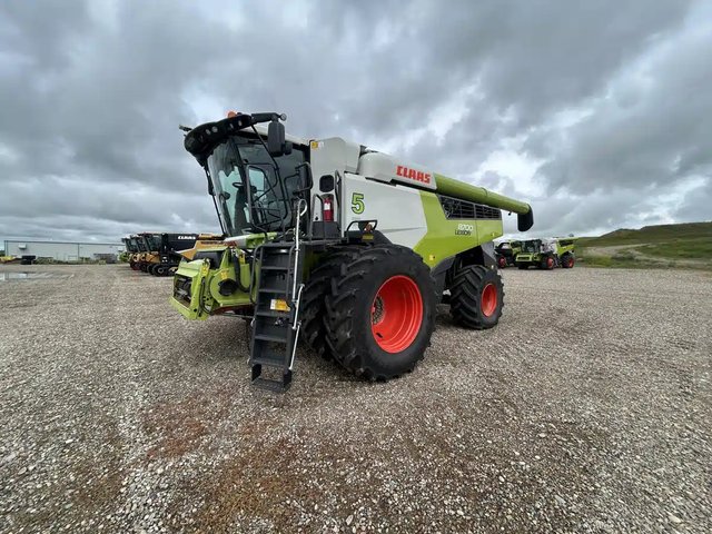 2020 CLAAS LEXION 8700 Batteuse