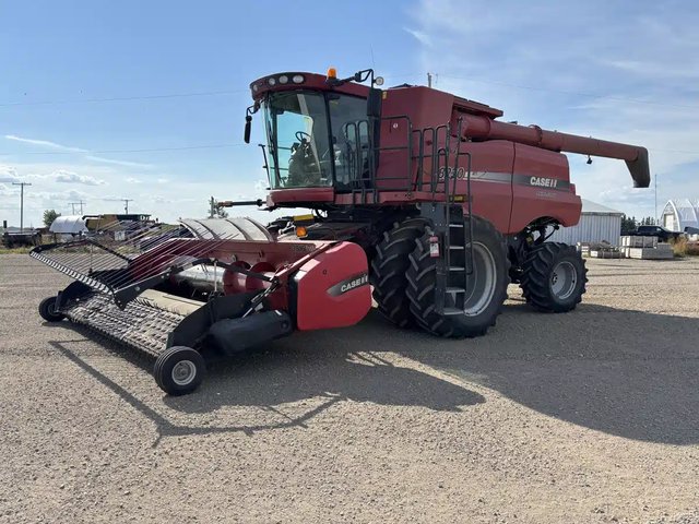 2012 Case IH 8230 Batteuse