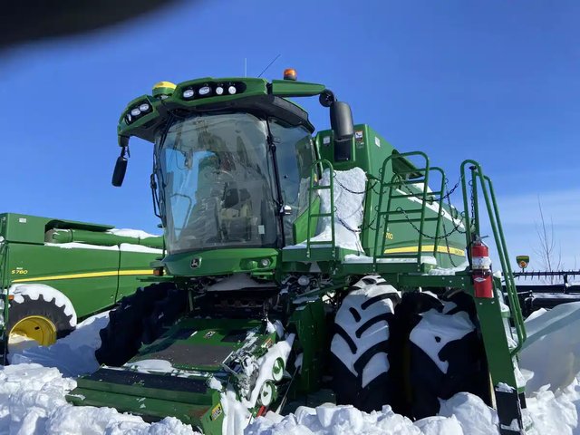 2020 John Deere S780 Batteuse