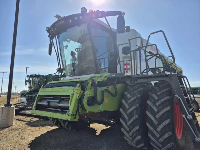 2020 CLAAS LEXION 8700 Batteuse