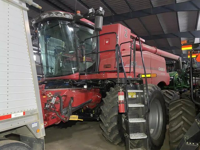 2020 Case IH 8250 Batteuse