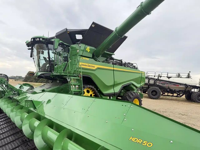 2026 John Deere X9 1100 Batteuse
