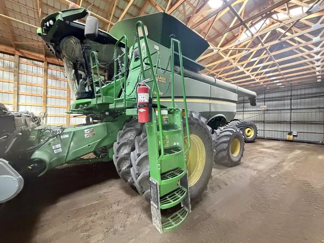 2017 John Deere S680 Batteuse
