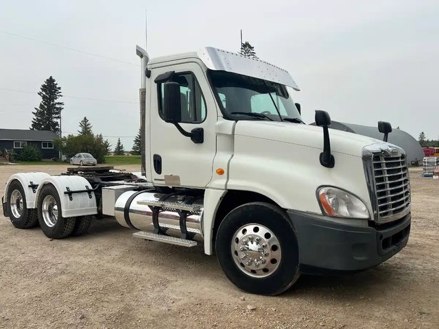 2010 Freightliner CASCADIA 125 Camion dix roues