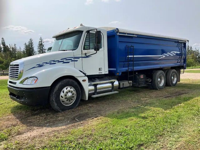 2005 Freightliner COLUMBIA camion de grain