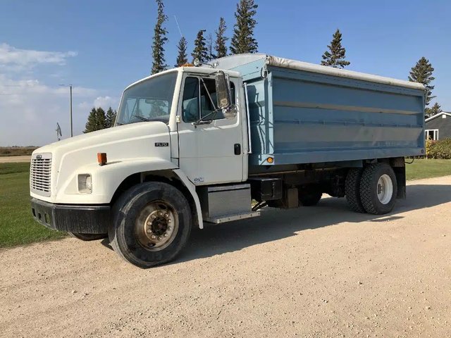 2001 Freightliner FL70 camion de grain