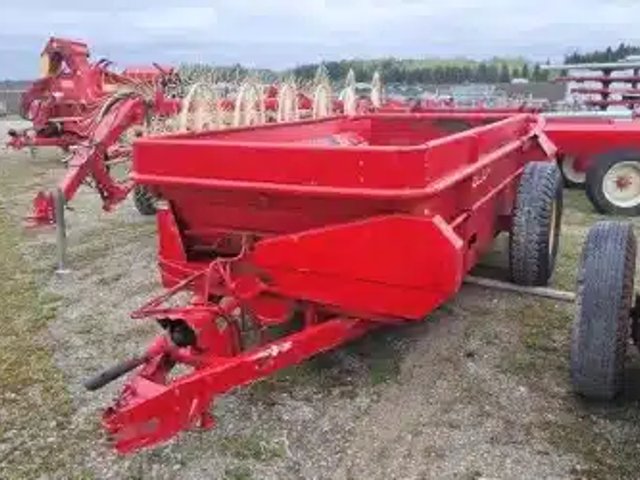 New Holland 519 Épandeur à fumier