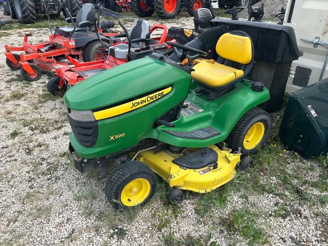 John Deere X320 Tracteur à pelouse