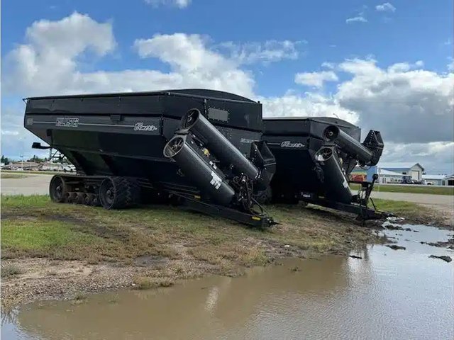 2022 Elmers Mfg HAULMASTER 2300 Chariot à Grain