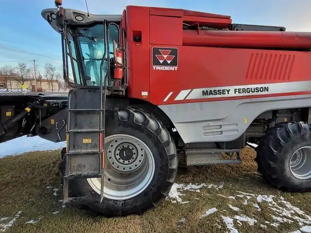 2012 Massey Ferguson 9560 Batteuse