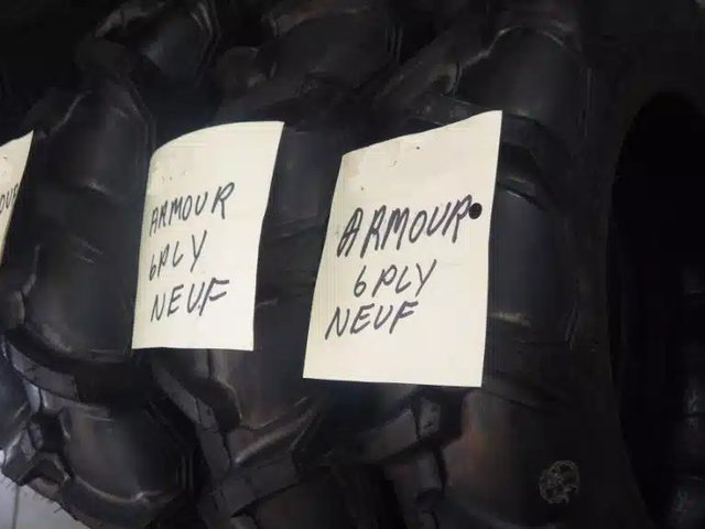 Armour 8-16 Pneus