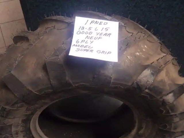 Goodyear 12.5L15 Pneus