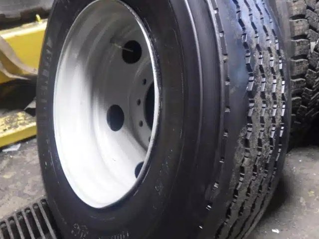Continental 11R24.5 Pneus et roues