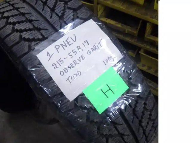 Toyo 215-55R17 Pneus