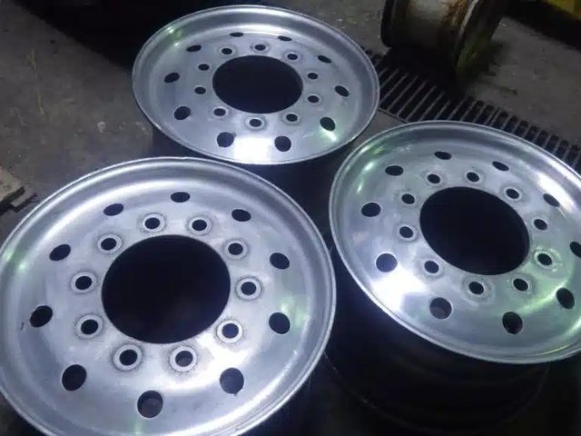 Alcoa 385-65R22.5 Pneus et roues