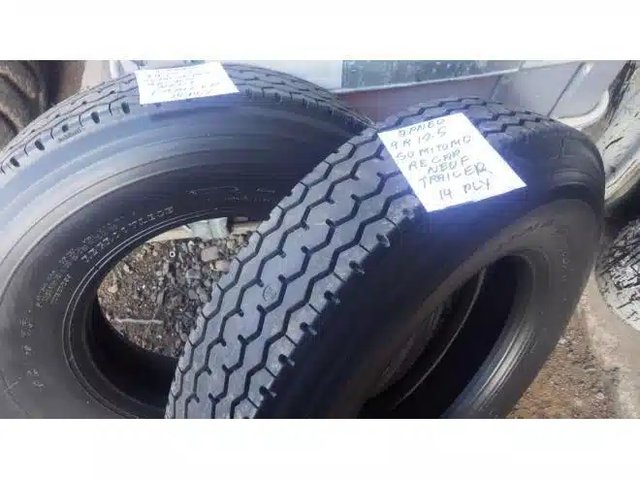 Bridgestone 9R17.5 Pneus
