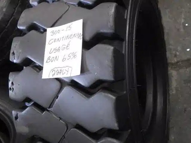 Continental 300-15 Pneus
