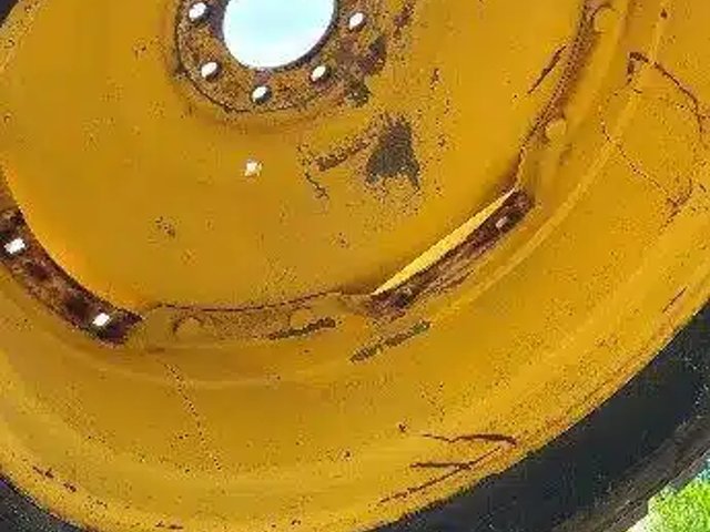 18.4R34 Pneus et roues