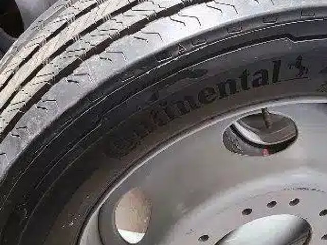 Continental 225-70R19.5 Pneus et roues