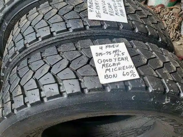 215-75R17.5 Pneus