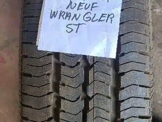 Goodyear 245-75R16 Pneus