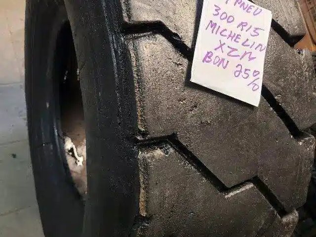 Michelin 300R15 Pneus