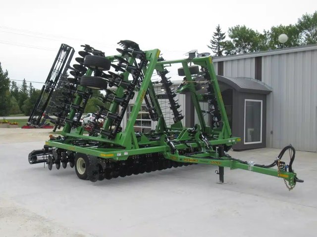 2027 Mandako STORM 40 Labour vertical