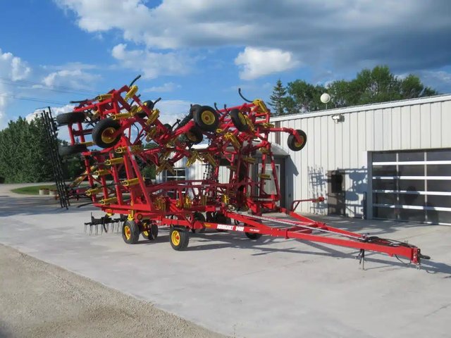 2013 Bourgault 9400 60FT Chisel Plow