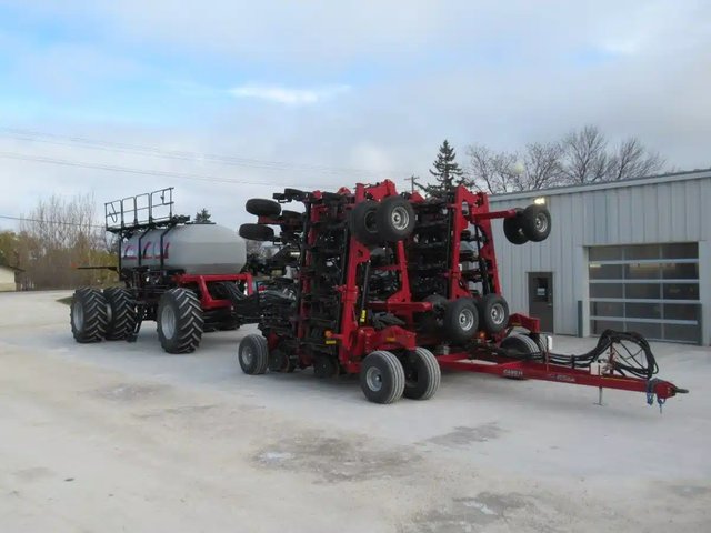 2022 Case IH Precision Disc 500 DS 60 Ft Disc Drill / 4765 Precision Air Cart Semoir à air
