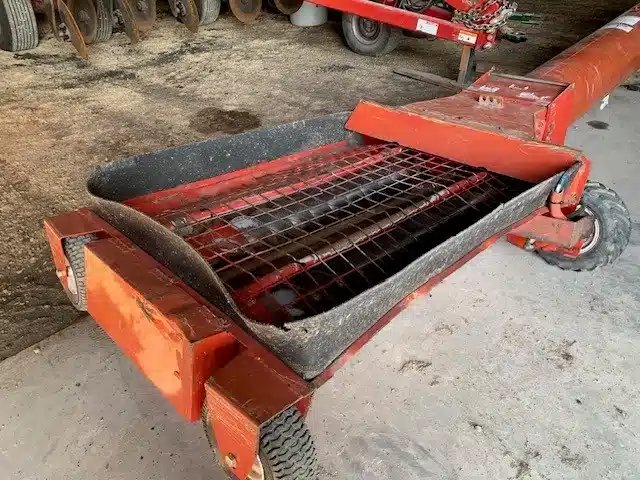 Farm King 16" Swing-Away Vis à grain