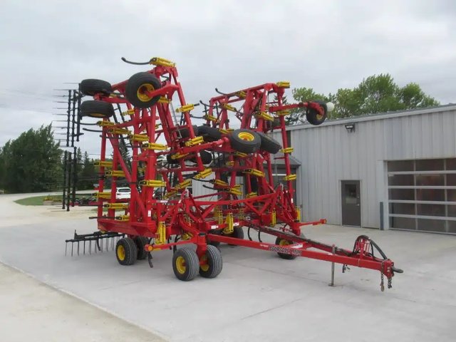 2017 Bourgault 9500 - 70 Ft Cultivateur Sous-soleur
