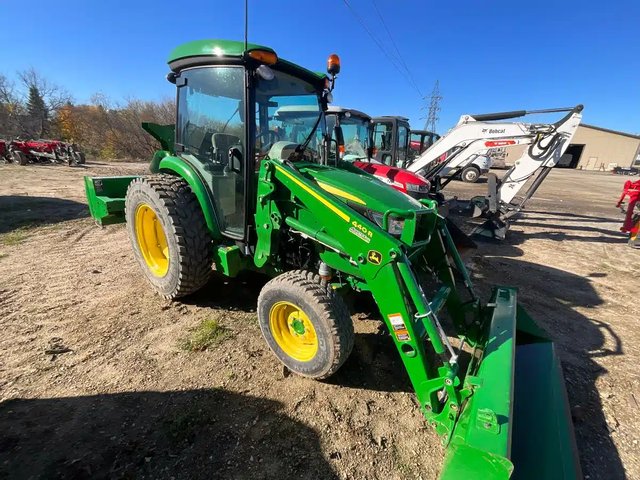 2022 John Deere 4052R Tracteur