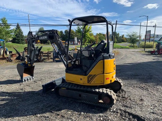 2014 John Deere 27D Excavatrice