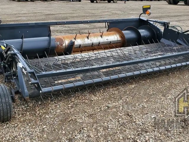 MacDon PW7 Header