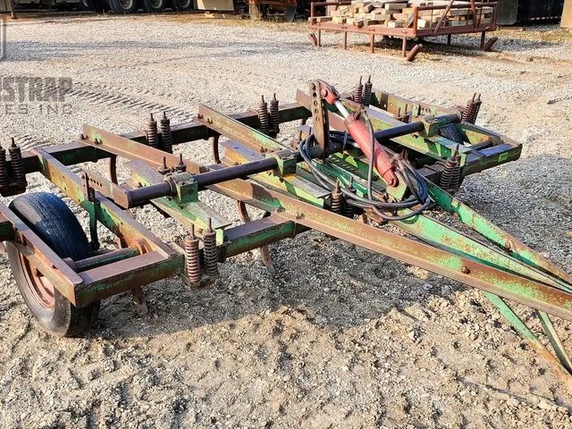 John Deere 12 Ft 6 inch Cultivateur
