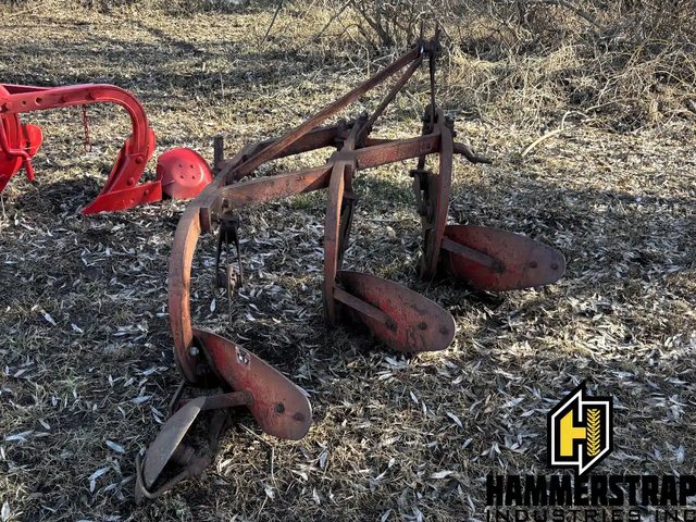 Massey Ferguson 3 Bottom Breaking Charrue