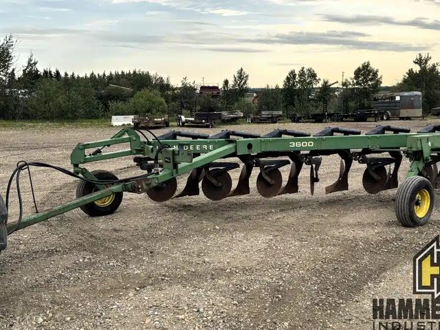 John Deere 3600 Charrue