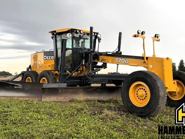 2006 John Deere 770D Niveleuse (Gratte panier)