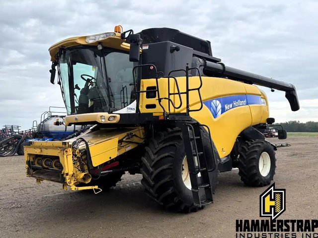 2004 New Holland CX840 Batteuse