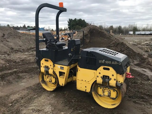 Bomag BW 100 AD-3 Rouleau Vibrant